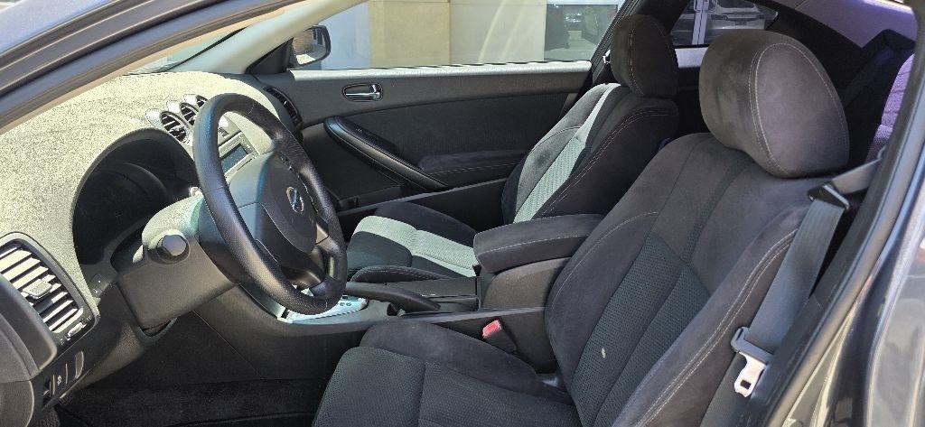 Nissan Altima 2.5 S CVT Coupe 2011