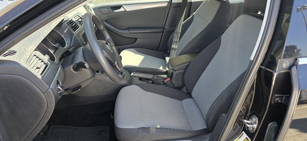 Volkswagen Jetta 1.4T S 6A 2017