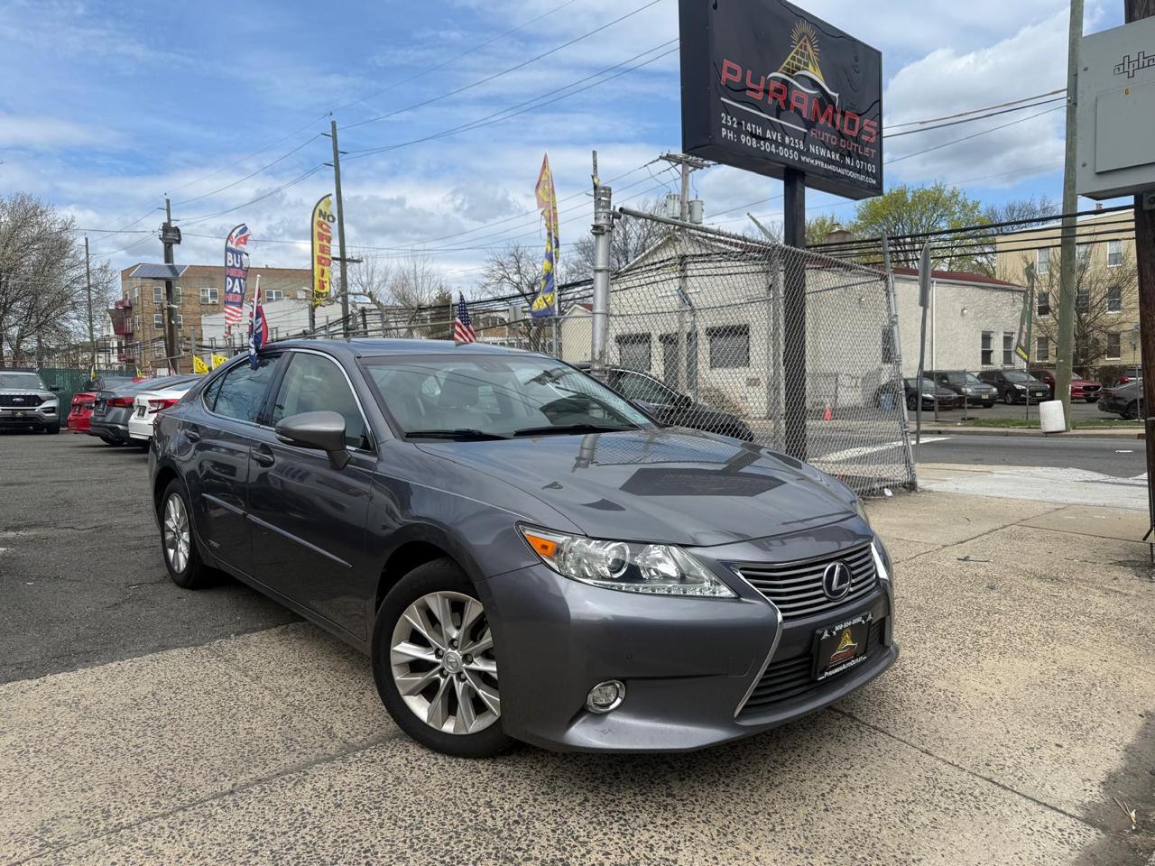 2015 Lexus ES 300h Sedan