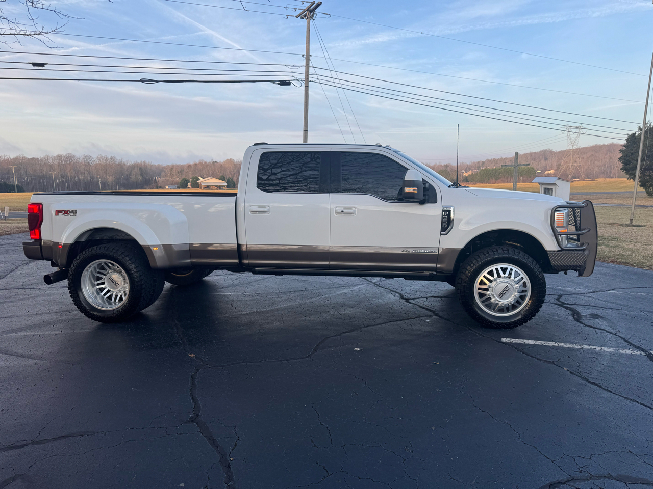 Ford F-350 SD XL Crew Cab Long Bed DRW 4WD 2022