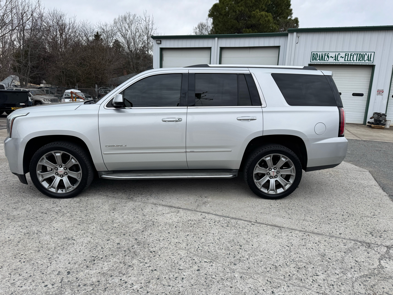 GMC Yukon Denali 4WD 2015