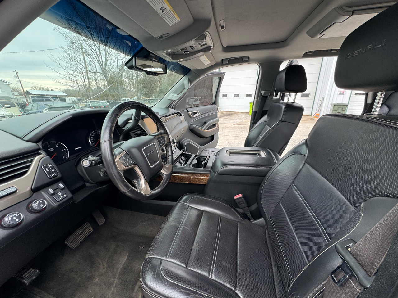 GMC Yukon Denali 4WD 2015