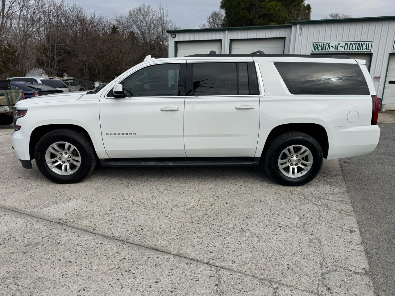 Chevrolet Suburban LT 4WD 2017