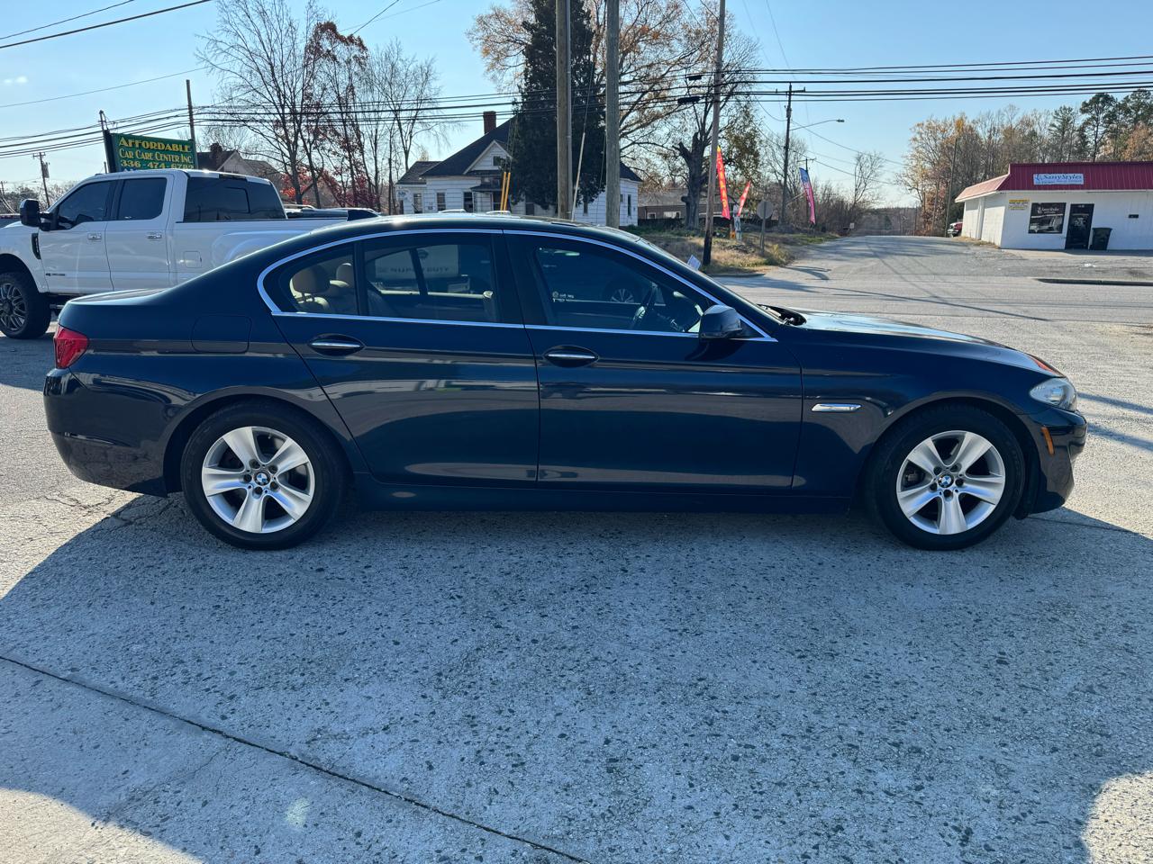 BMW 5-Series 528i 2011