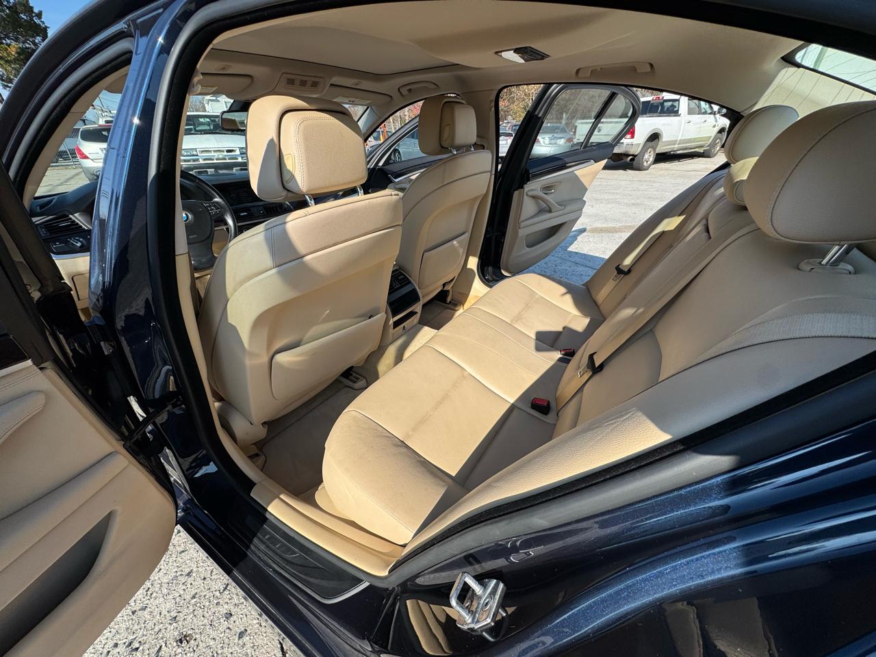 BMW 5-Series 528i 2011