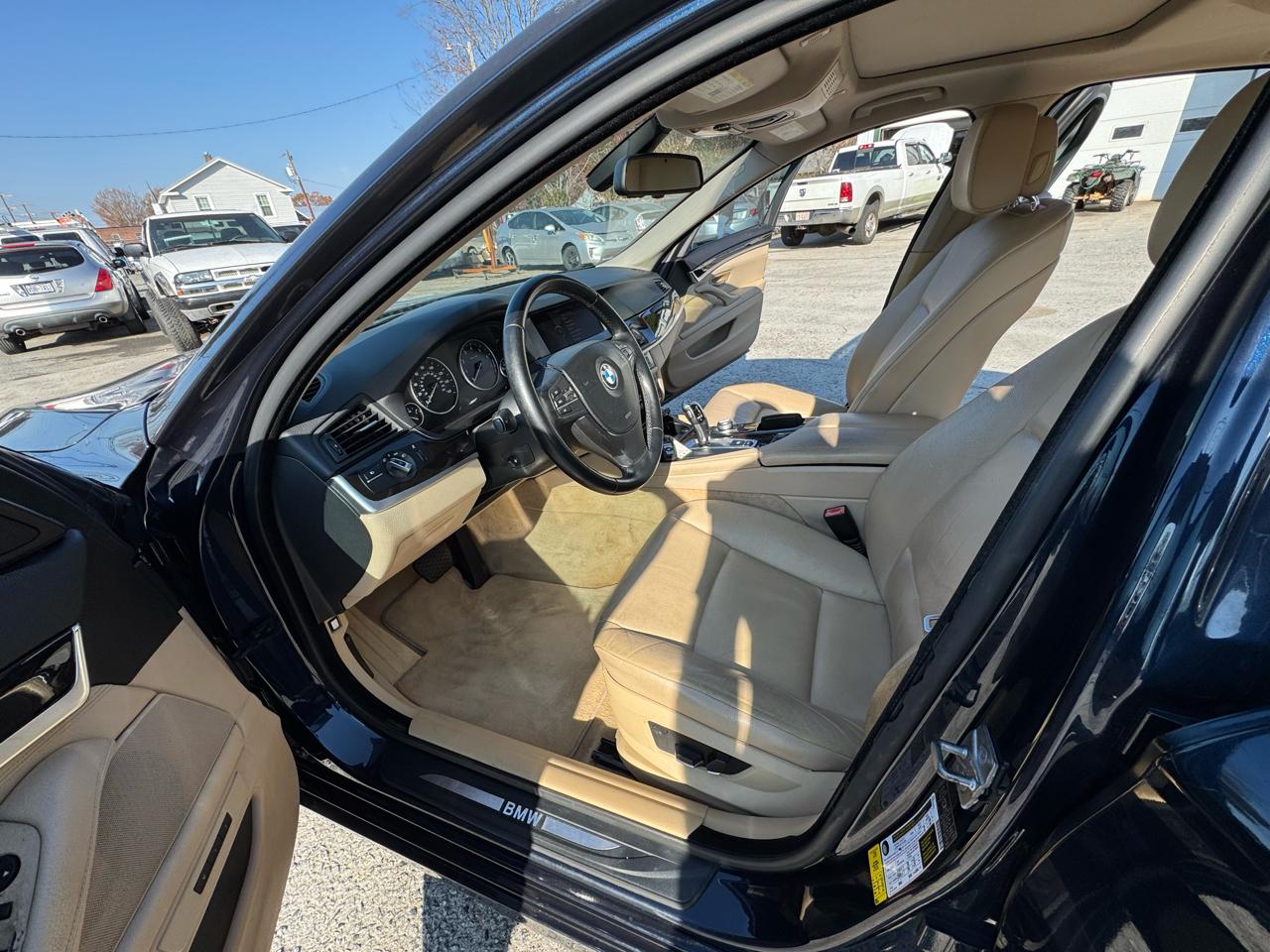 BMW 5-Series 528i 2011