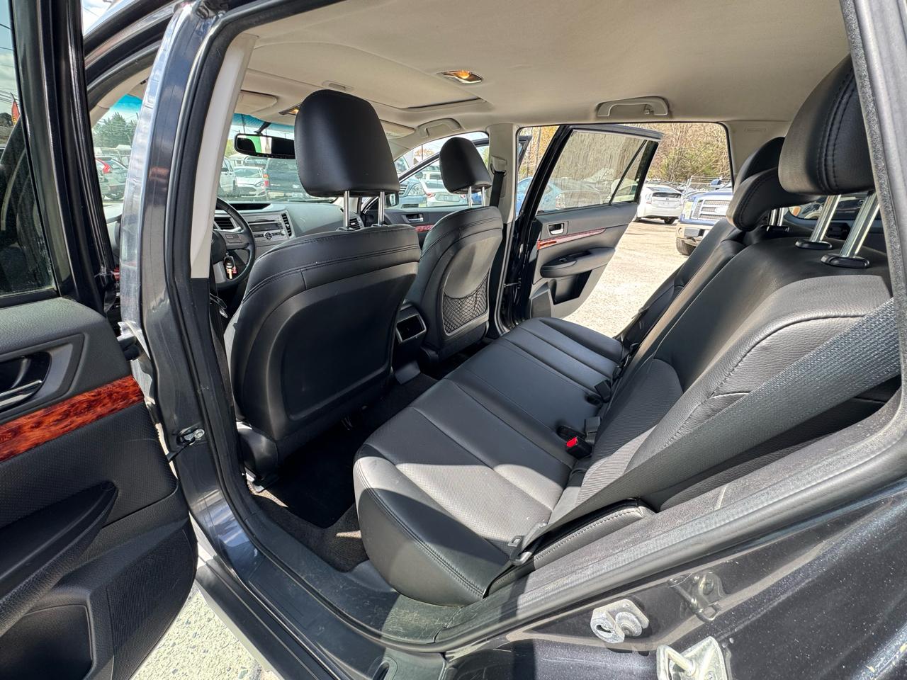 Subaru Outback 2.5i Limited 2011