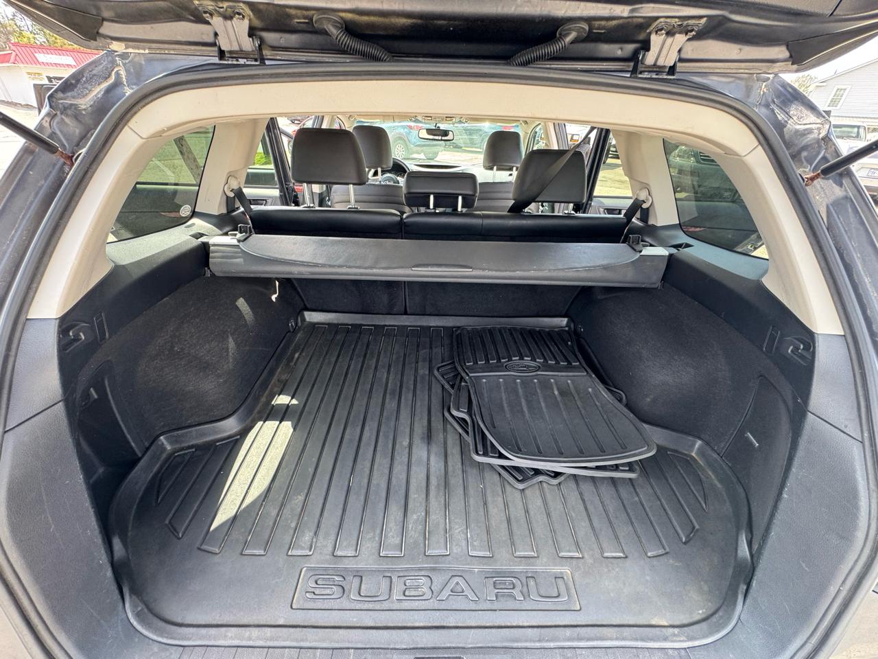 Subaru Outback 2.5i Limited 2011