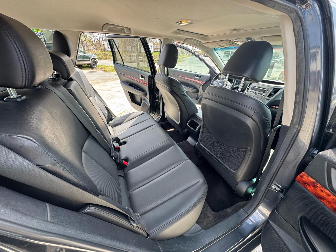 Subaru Outback 2.5i Limited 2011