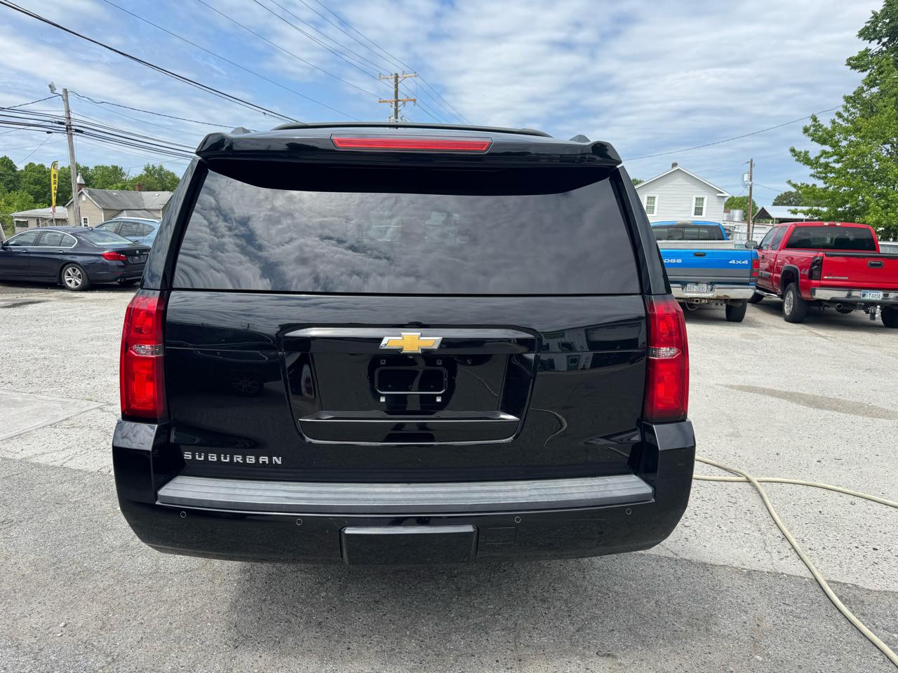 Chevrolet Suburban LT 1500 4WD 2015