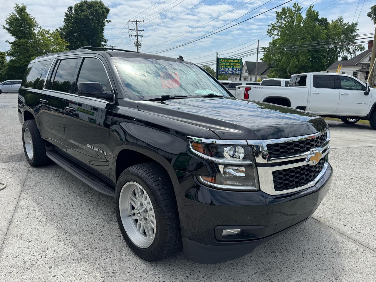 Chevrolet Suburban LT 1500 4WD 2015