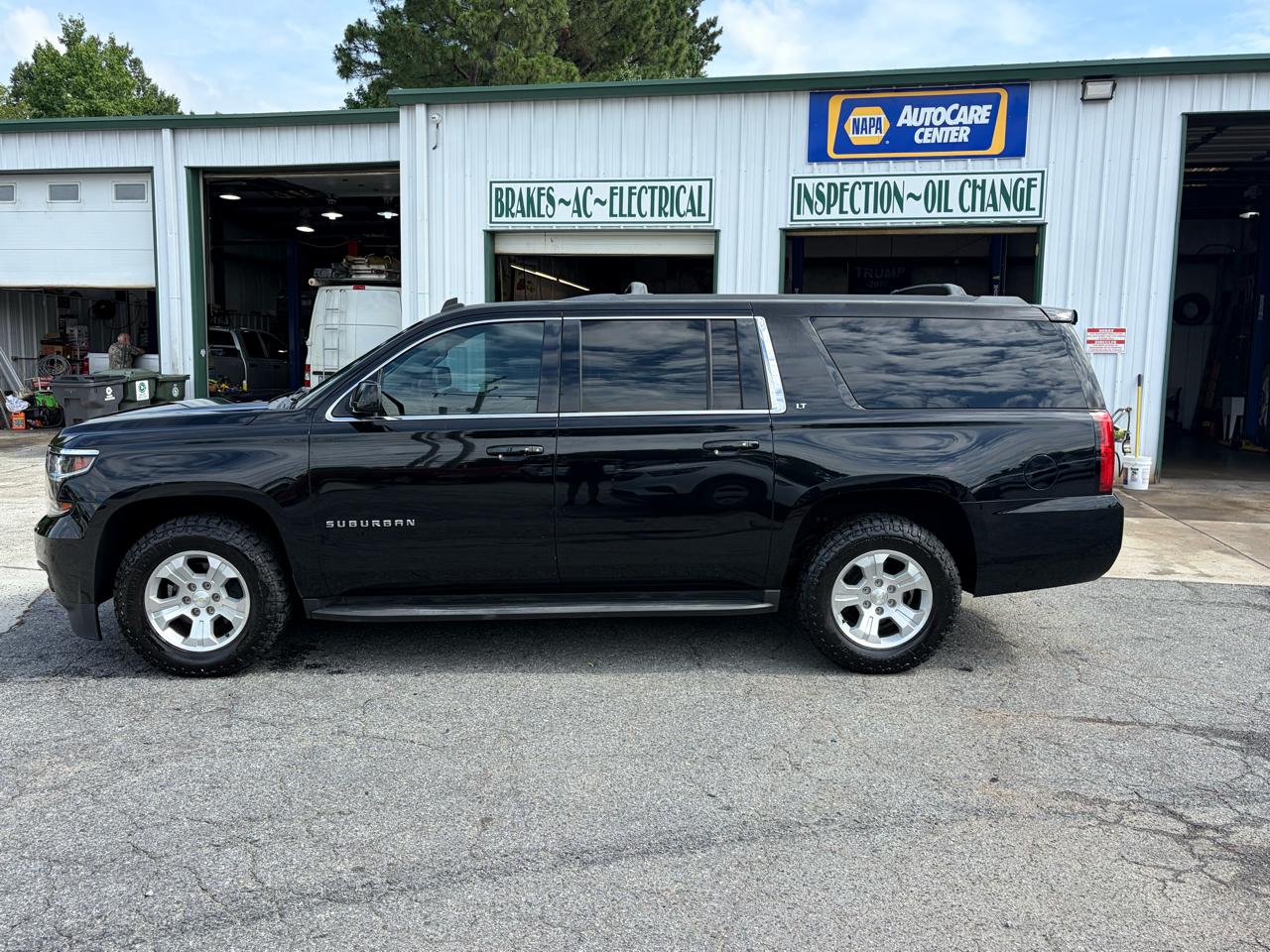 Chevrolet Suburban LT 1500 4WD 2015