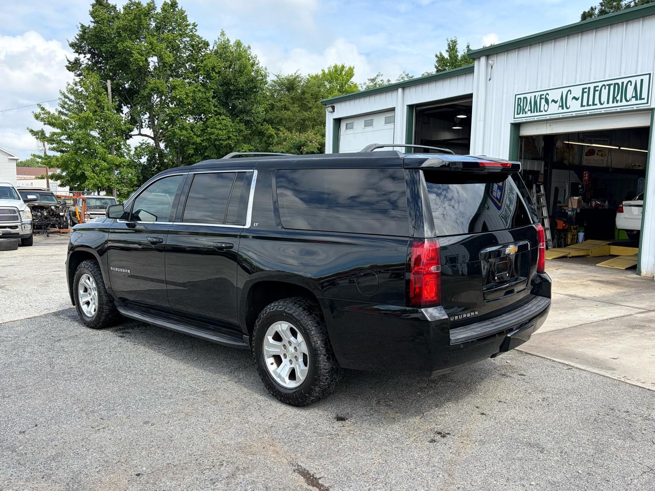 Chevrolet Suburban LT 1500 4WD 2015