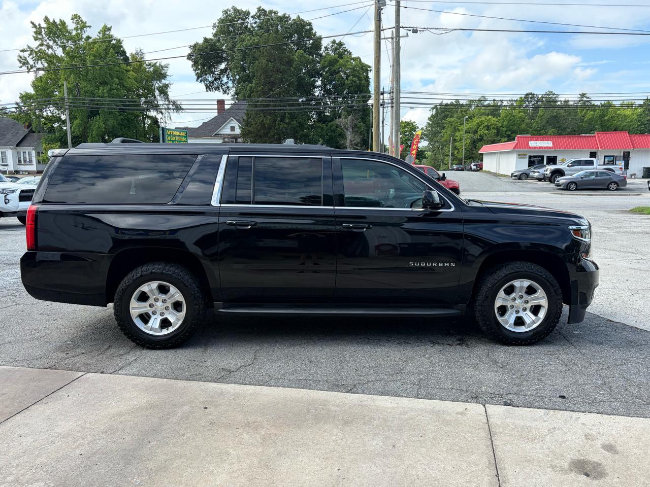 Chevrolet Suburban LT 1500 4WD 2015