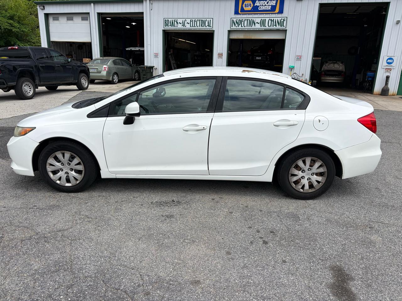 Honda Civic LX Sedan 5-Speed AT 2012