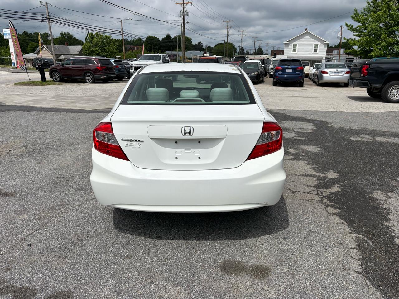 Honda Civic LX Sedan 5-Speed AT 2012