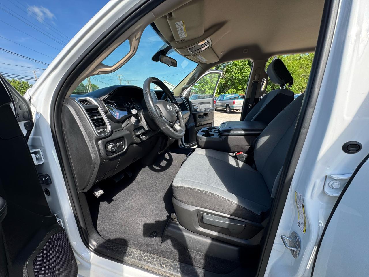 RAM 2500 Big Horn 4x4 Crew Cab 6'4" Box 2019