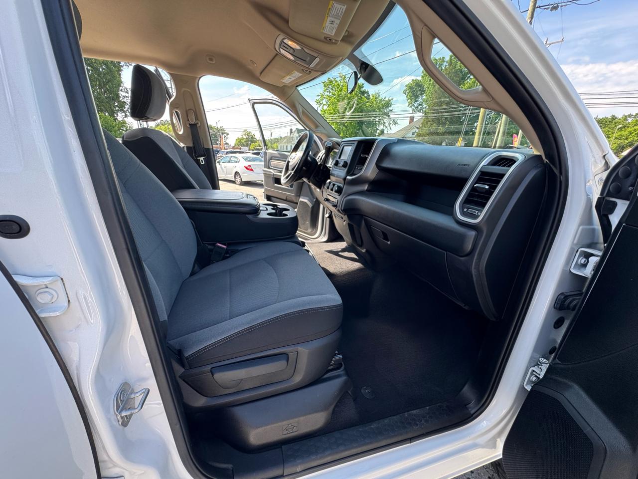 RAM 2500 Big Horn 4x4 Crew Cab 6'4" Box 2019