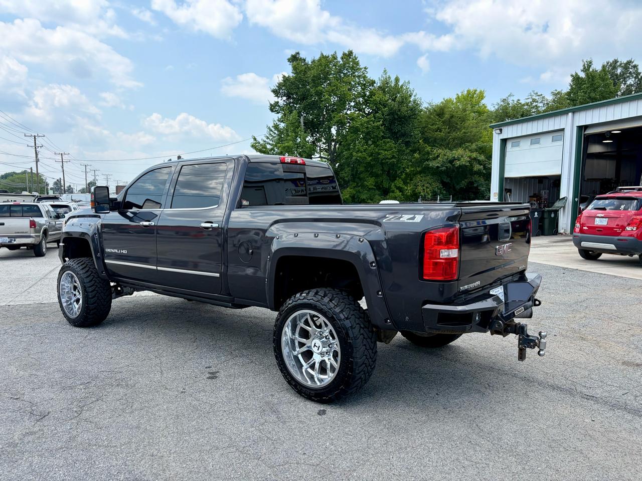 GMC Sierra 2500HD Denali Crew Cab 4WD 2015