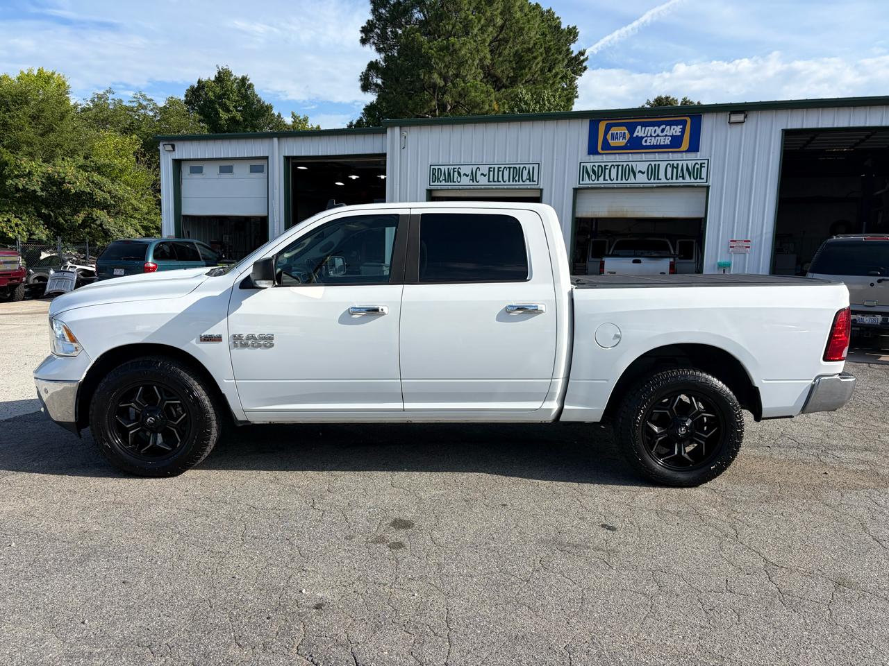 RAM 1500 SLT Crew Cab SWB 4WD 2016