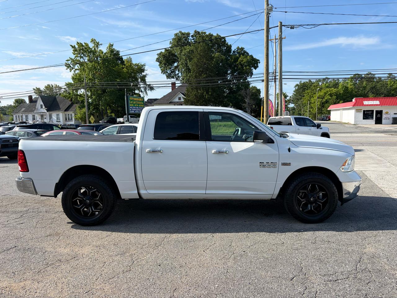 RAM 1500 SLT Crew Cab SWB 4WD 2016