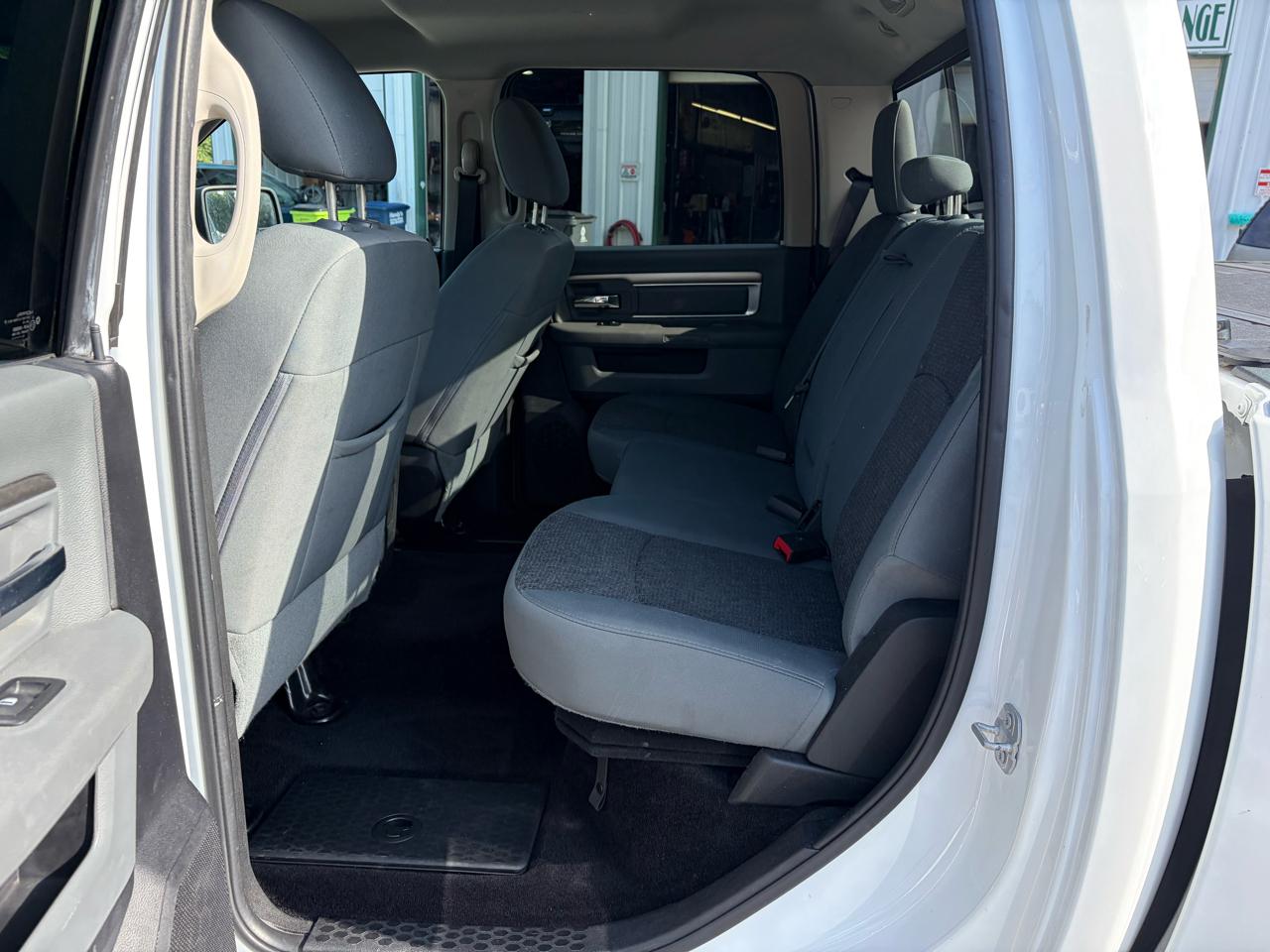 RAM 1500 SLT Crew Cab SWB 4WD 2016