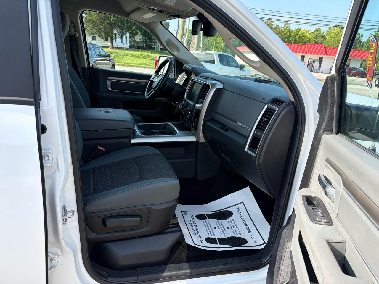 RAM 1500 SLT Crew Cab SWB 4WD 2016