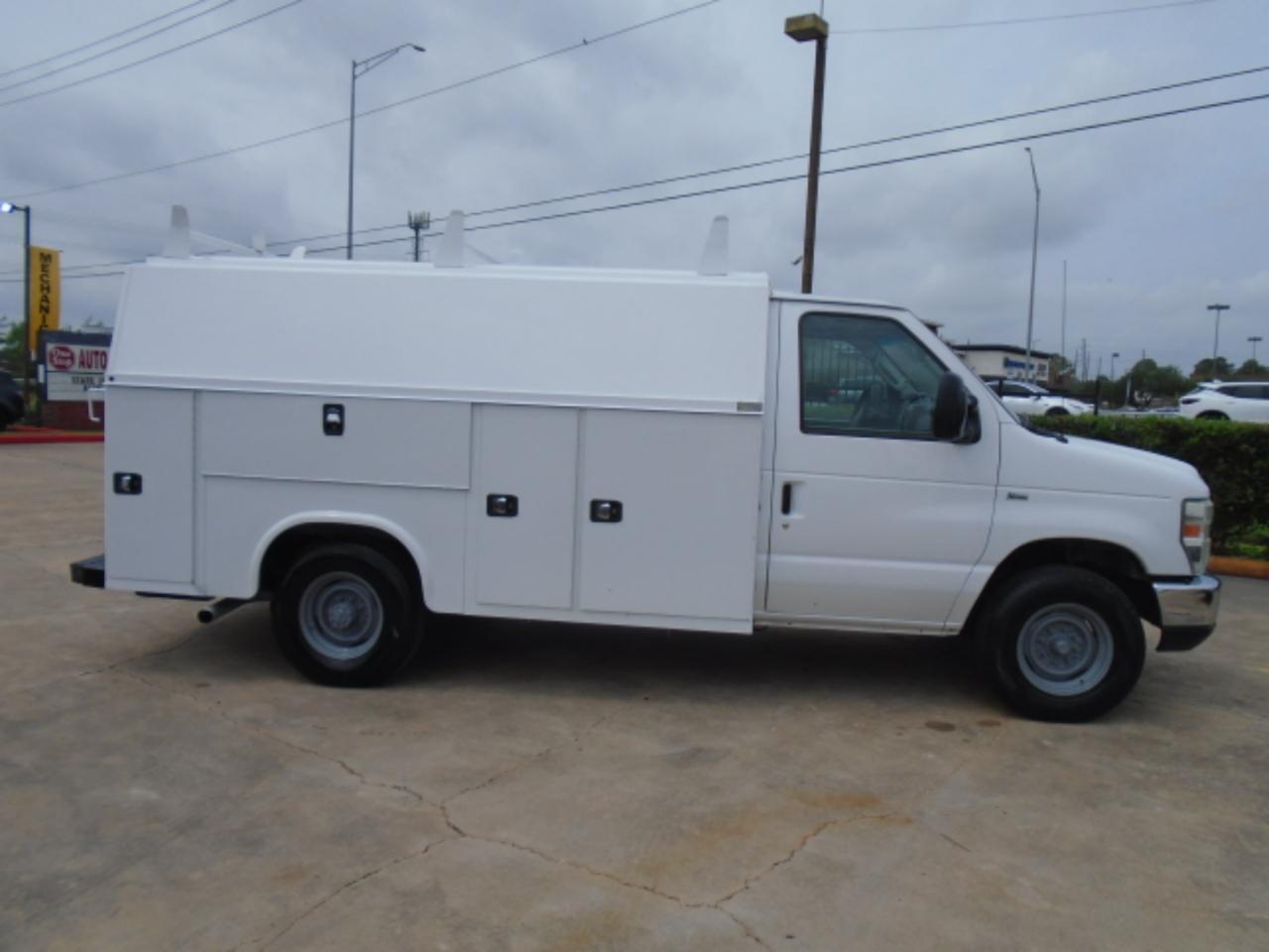 Ford Econoline E-350 Super Duty 2016