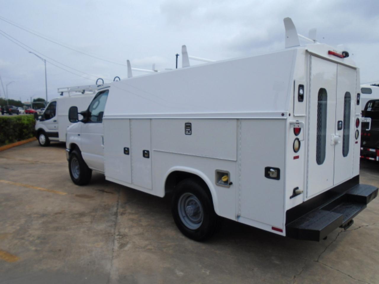 Ford Econoline E-350 Super Duty 2016