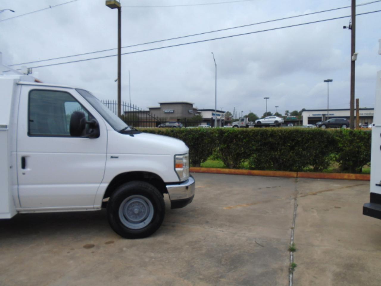 Ford Econoline E-350 Super Duty 2016