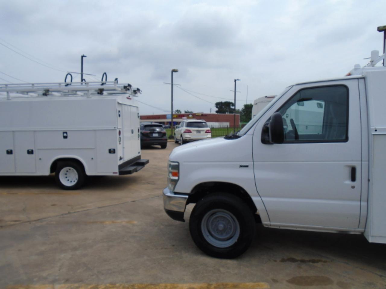 Ford Econoline E-350 Super Duty 2016