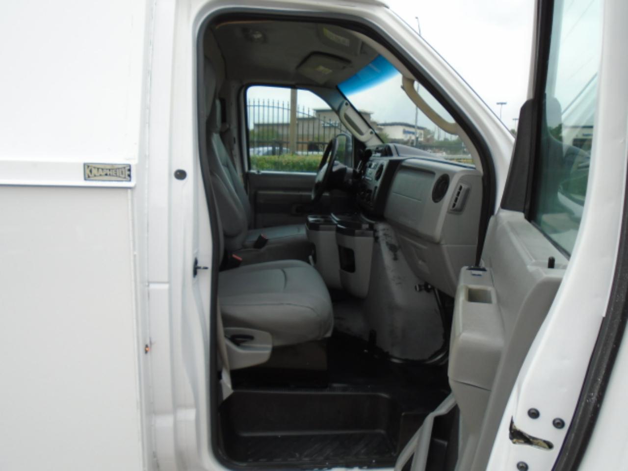 Ford Econoline E-350 Super Duty 2016