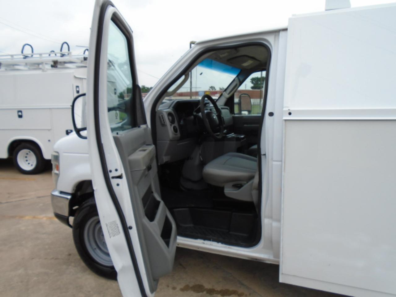 Ford Econoline E-350 Super Duty 2016