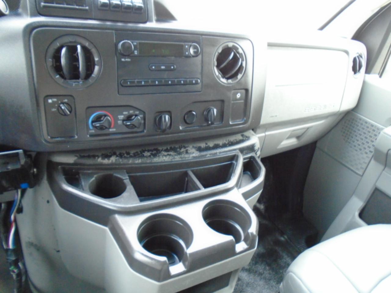 Ford Econoline E-350 Super Duty 2016