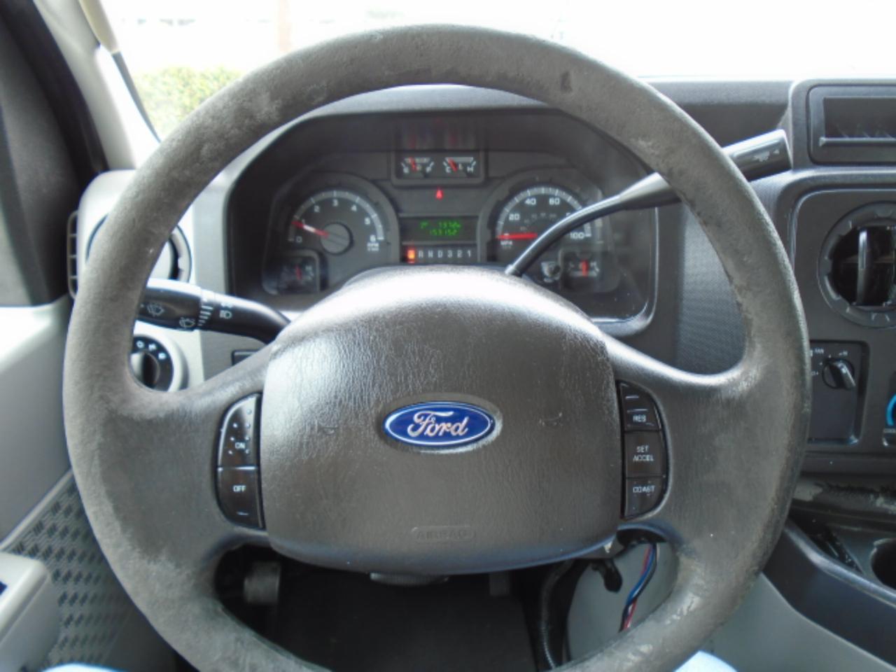 Ford Econoline E-350 Super Duty 2016