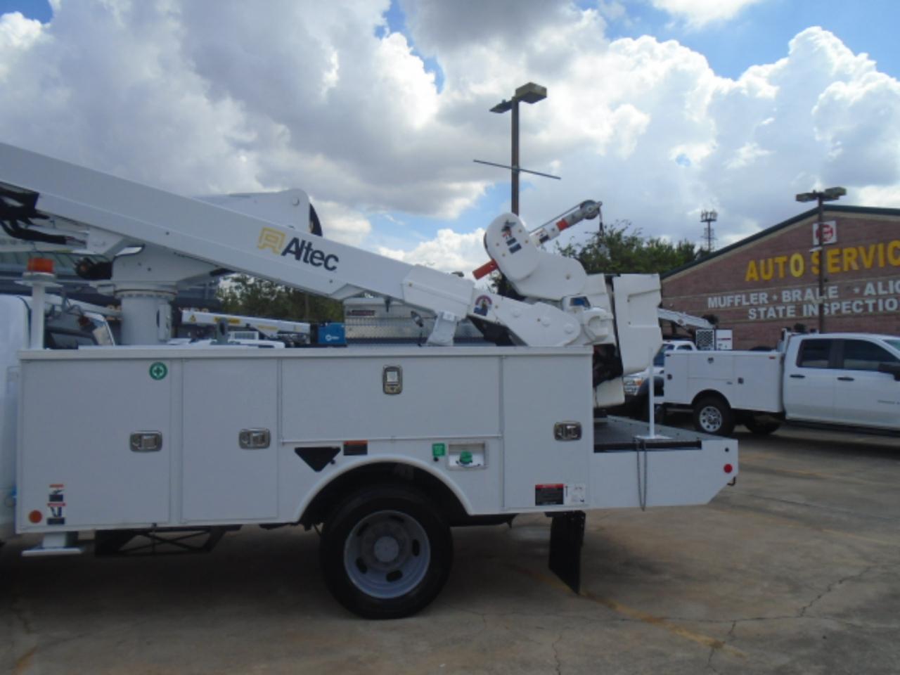 RAM 5500 Regular Cab 4WD DRW 2018