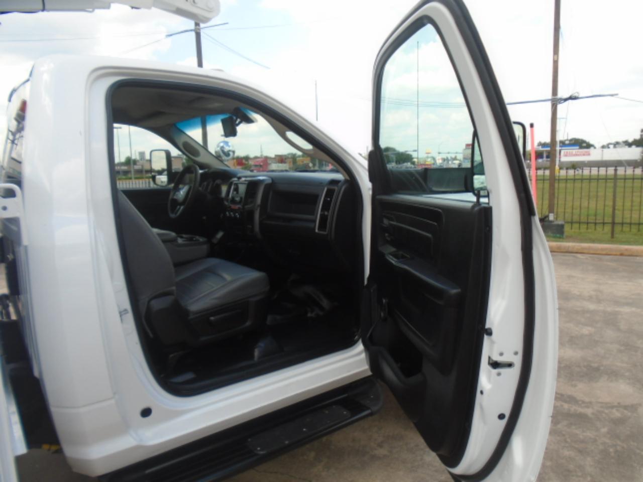 RAM 5500 Regular Cab 4WD DRW 2018