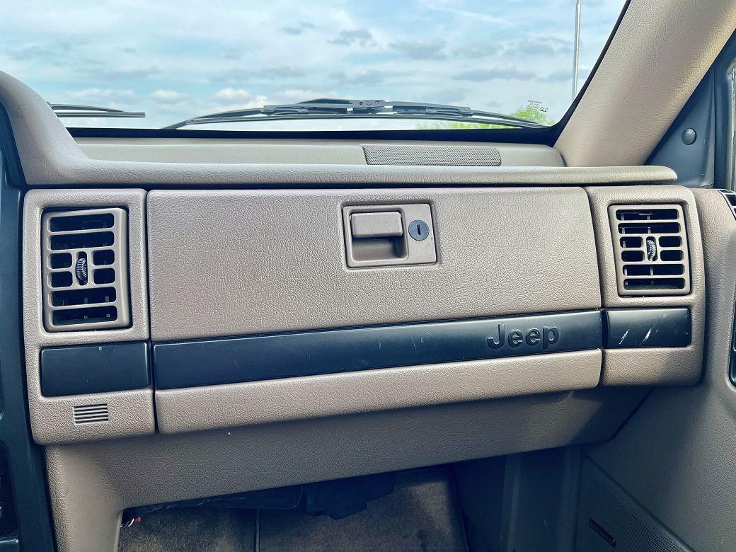 Jeep Grand Cherokee 4dr Laredo 1995