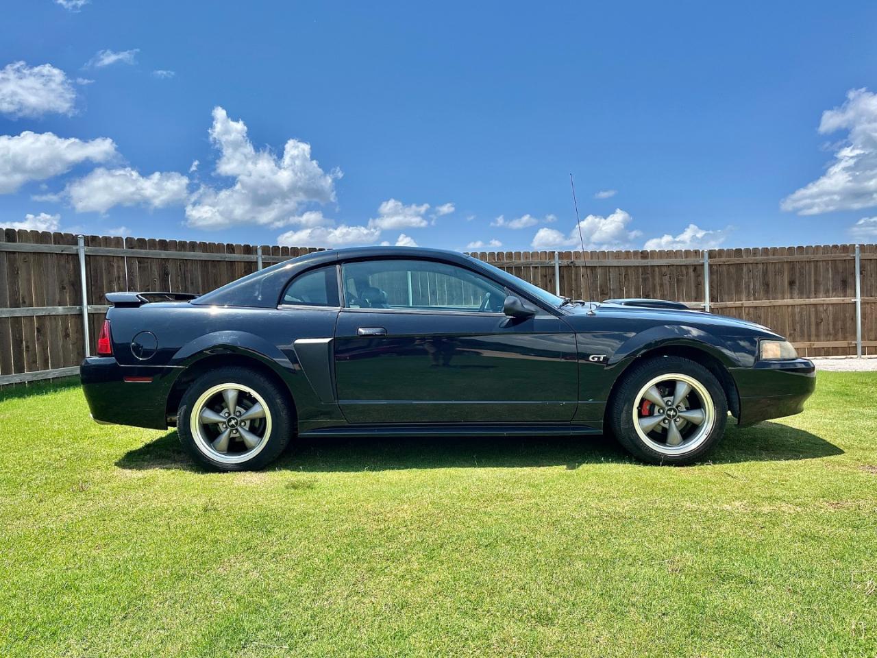 Ford Mustang 2dr Cpe GT Deluxe 2001