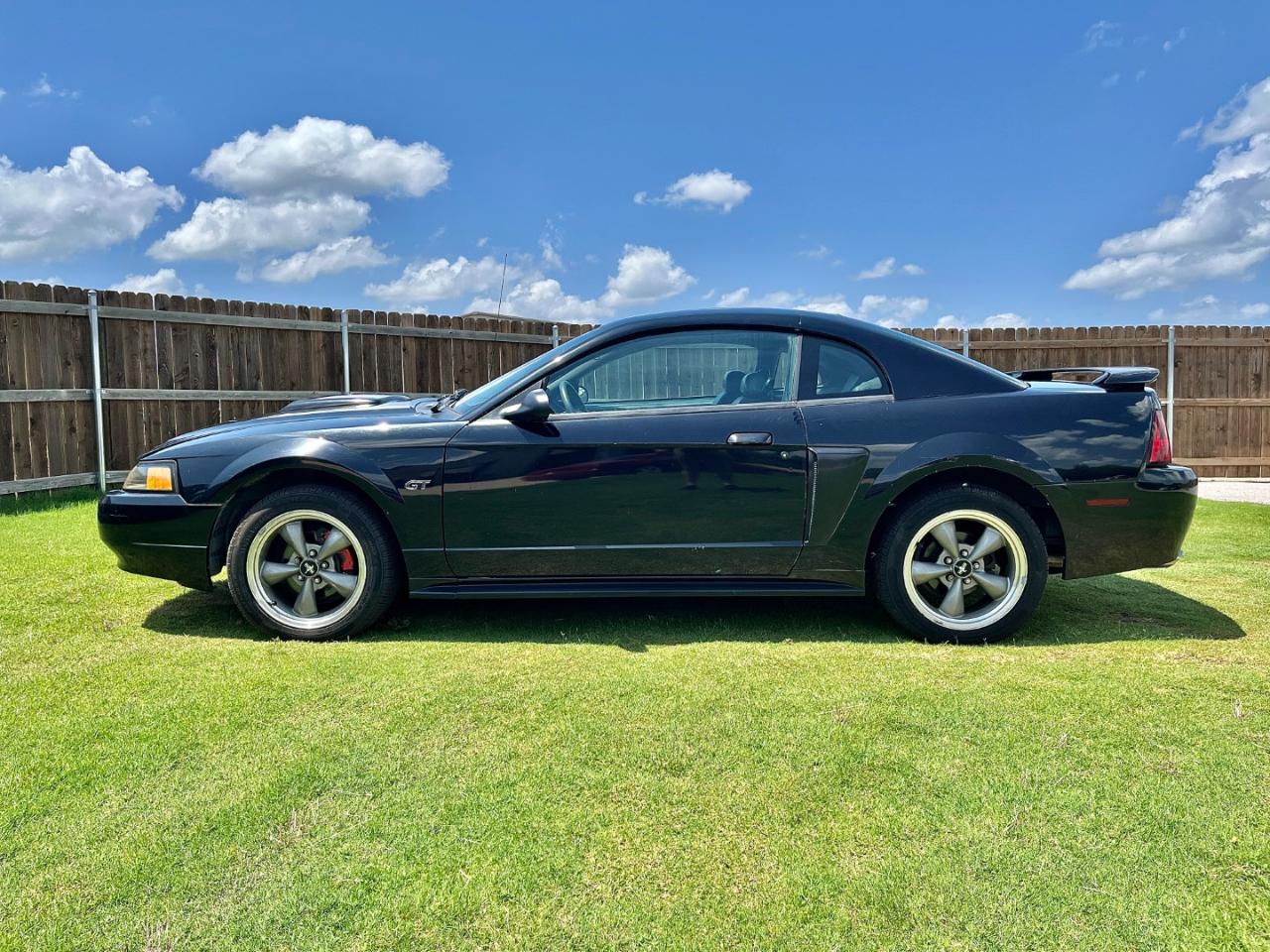 Ford Mustang 2dr Cpe GT Deluxe 2001
