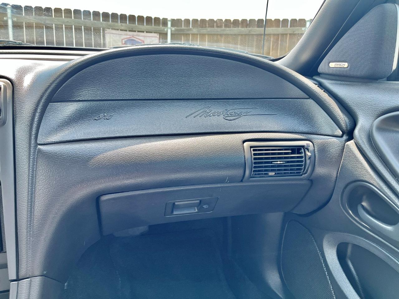 Ford Mustang 2dr Cpe GT Deluxe 2001