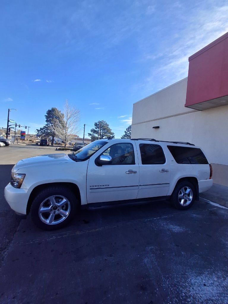 Chevrolet Suburban LTZ 1500 4WD 2011