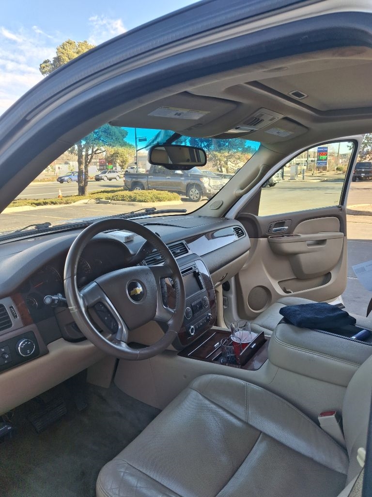 Chevrolet Suburban LTZ 1500 4WD 2011