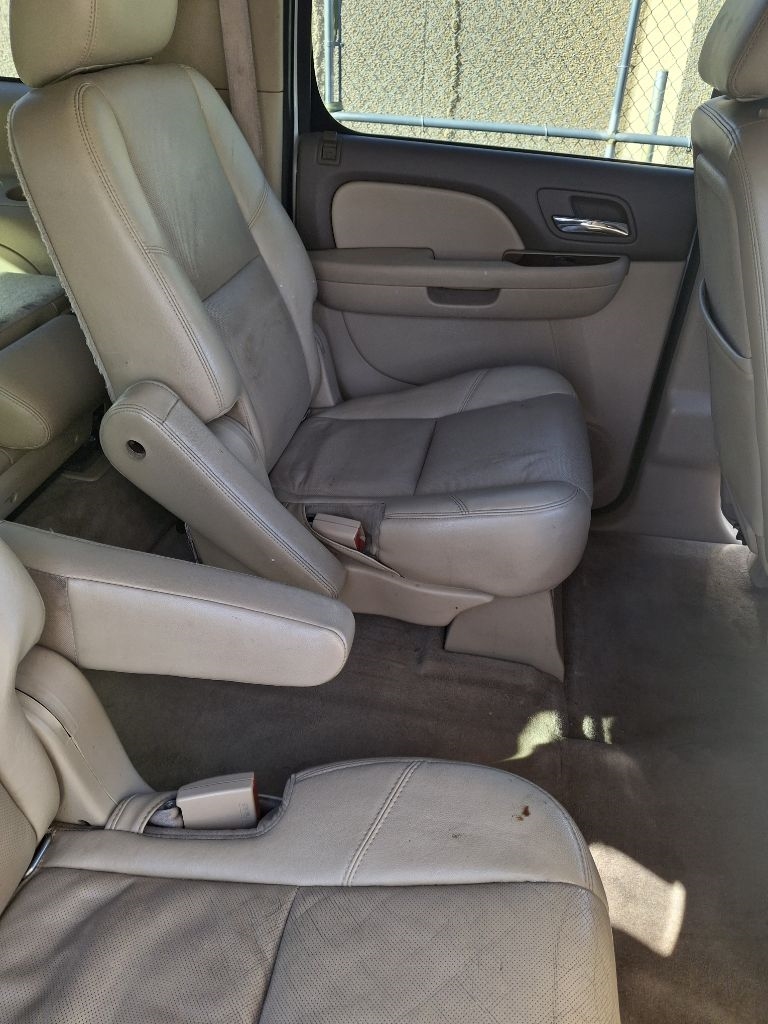 Chevrolet Suburban LTZ 1500 4WD 2011