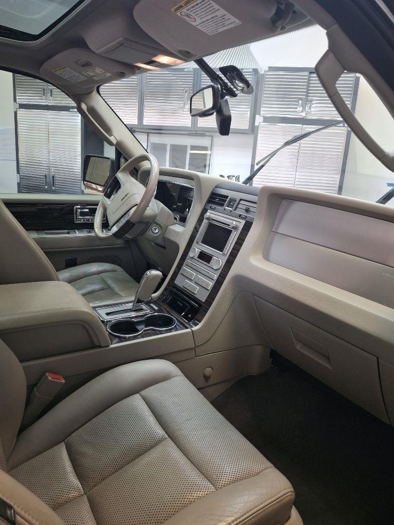 Lincoln Navigator 4WD 2010