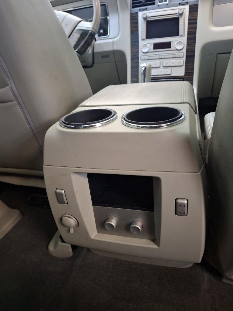 Lincoln Navigator 4WD 2010