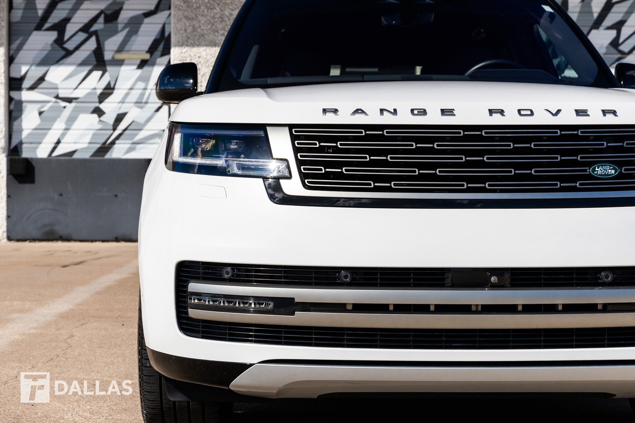 2023 Land Rover New Range Rover SE photo 2