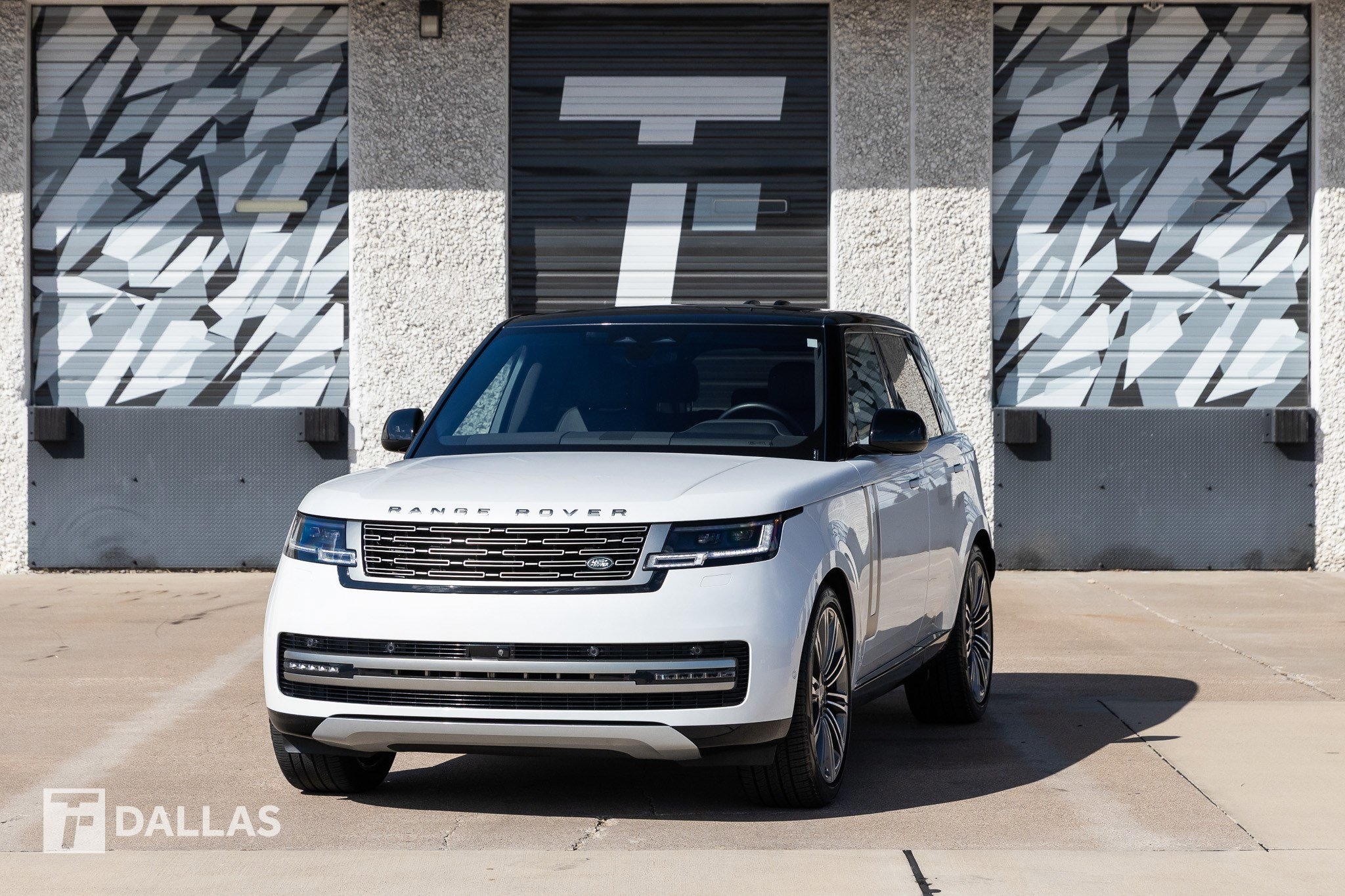 2023 Land Rover New Range Rover SE photo 3
