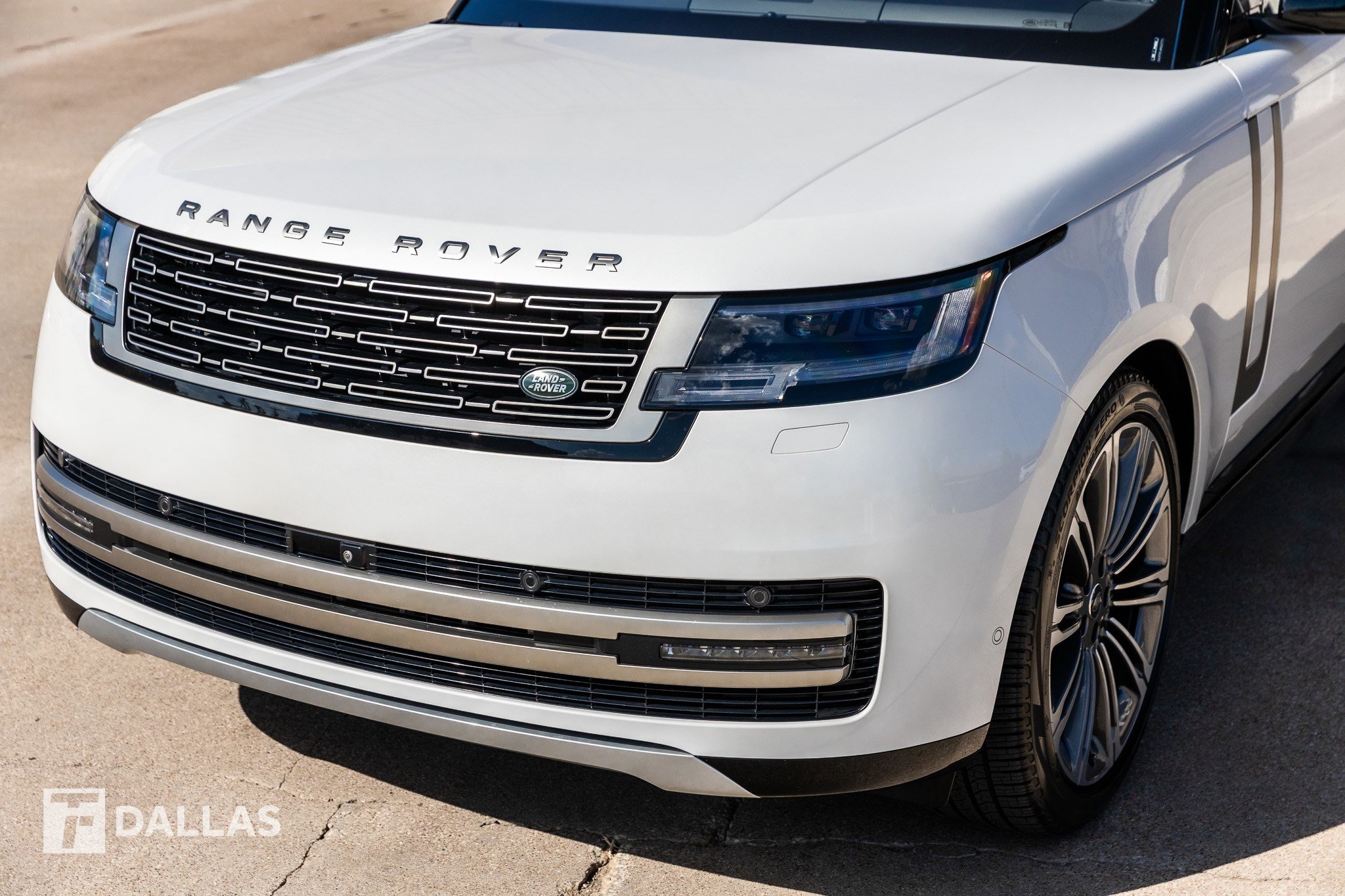 2023 Land Rover New Range Rover SE photo 4