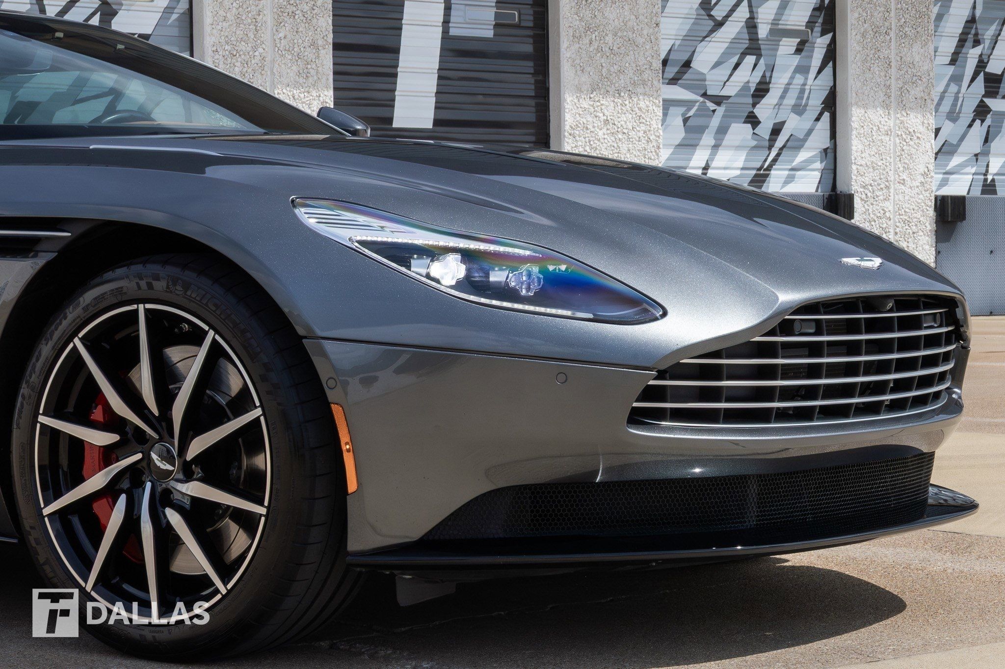 Aston Martin DB11  2017